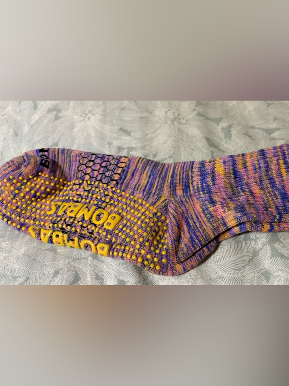 NWOT size medium Bombas Men’s Gripper Crew Socks Multicolor 3 Pack - Picture 12 of 15